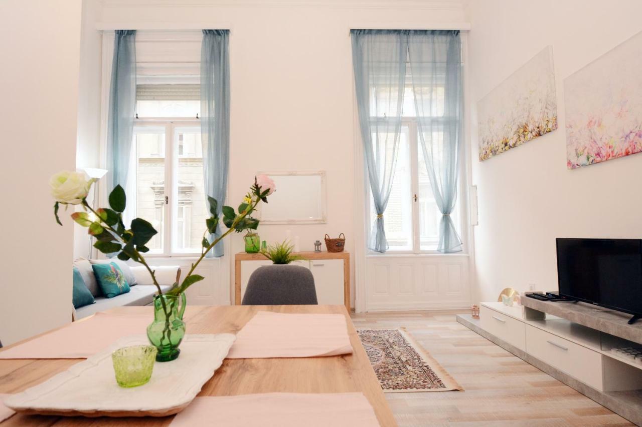 Lillybeth City Center Apartments บูดาเปสต์ ภายนอก รูปภาพ