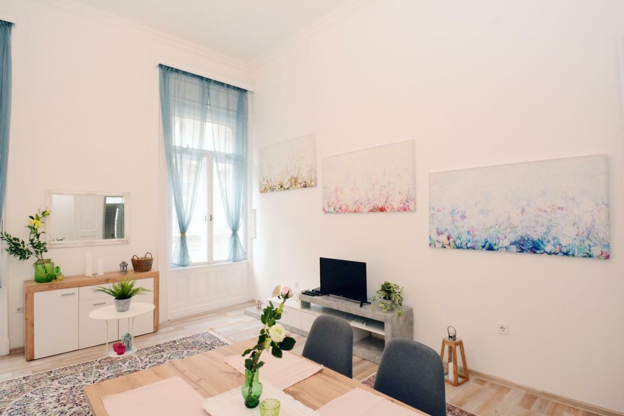Lillybeth City Center Apartments บูดาเปสต์ ภายนอก รูปภาพ