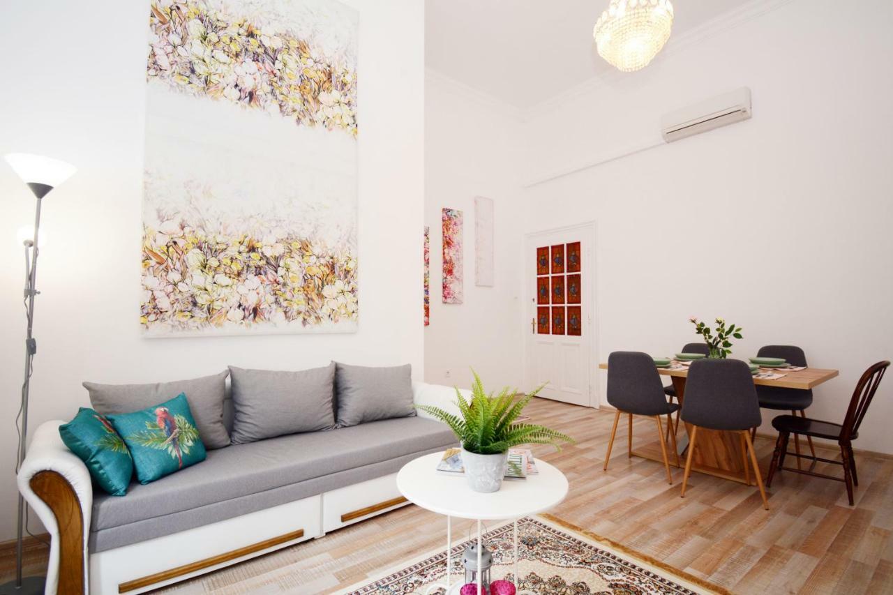 Lillybeth City Center Apartments บูดาเปสต์ ภายนอก รูปภาพ