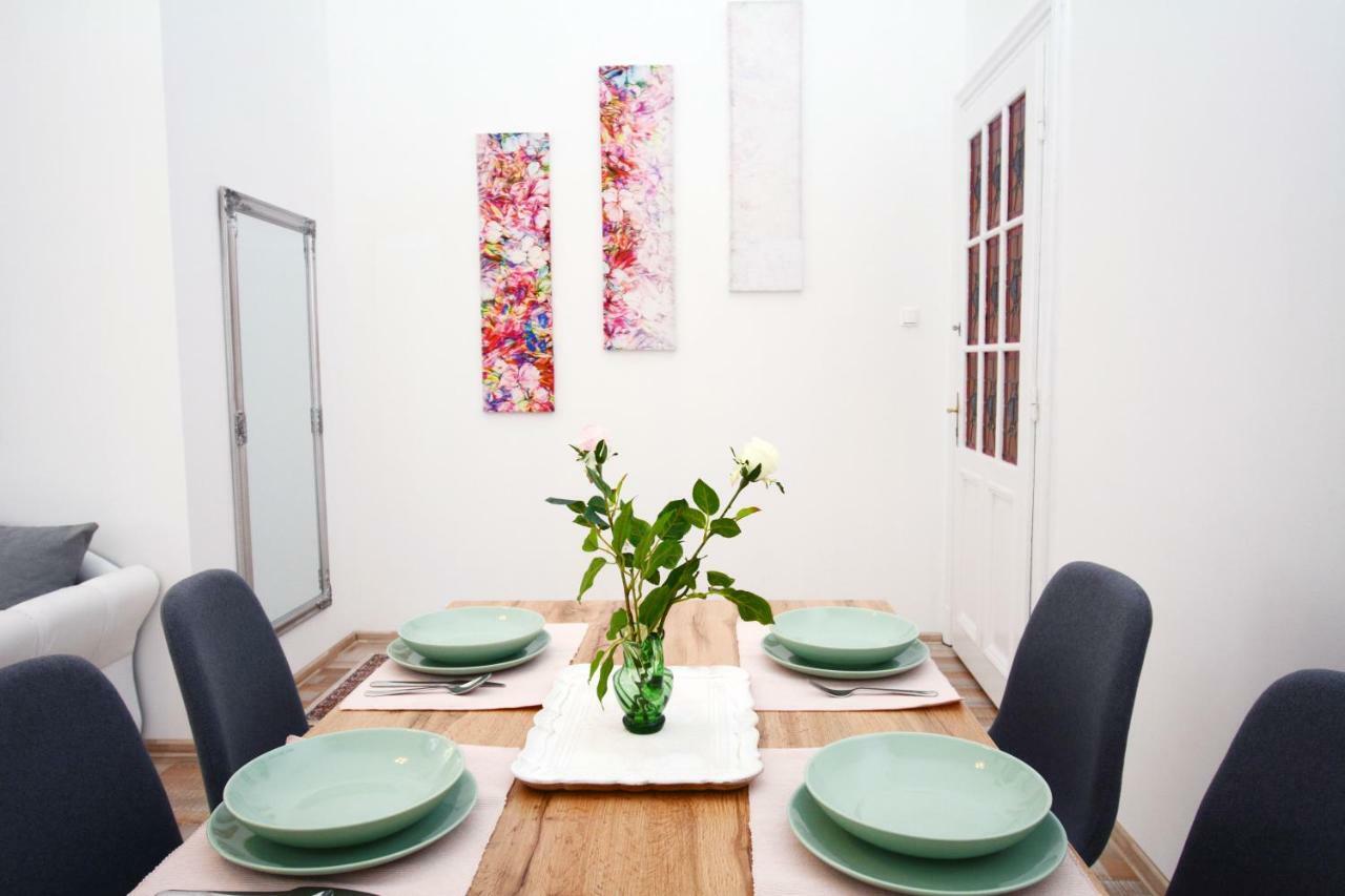 Lillybeth City Center Apartments บูดาเปสต์ ภายนอก รูปภาพ