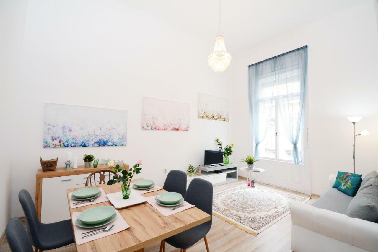 Lillybeth City Center Apartments บูดาเปสต์ ภายนอก รูปภาพ