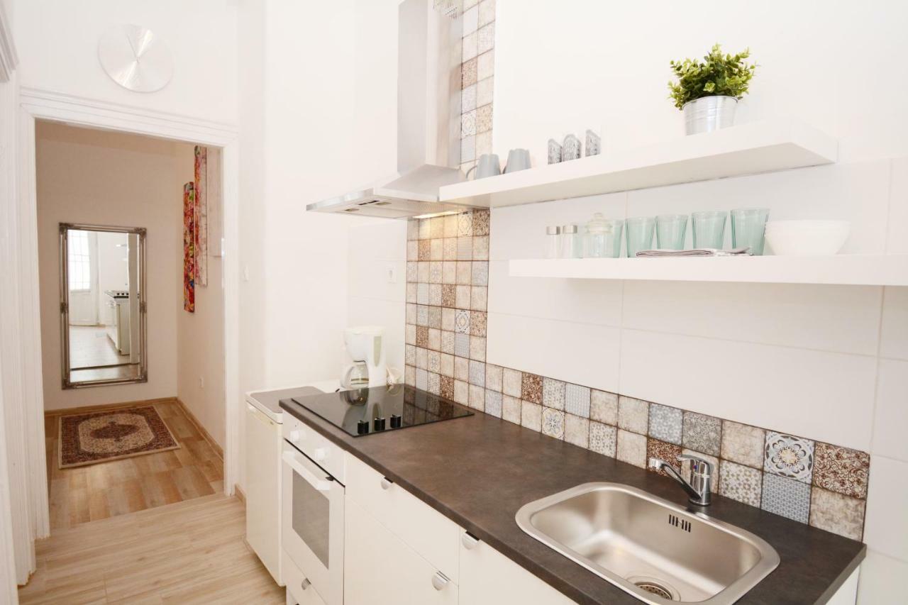 Lillybeth City Center Apartments บูดาเปสต์ ภายนอก รูปภาพ