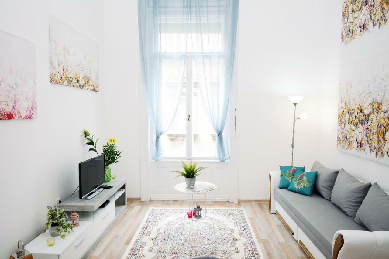 Lillybeth City Center Apartments บูดาเปสต์ ภายนอก รูปภาพ